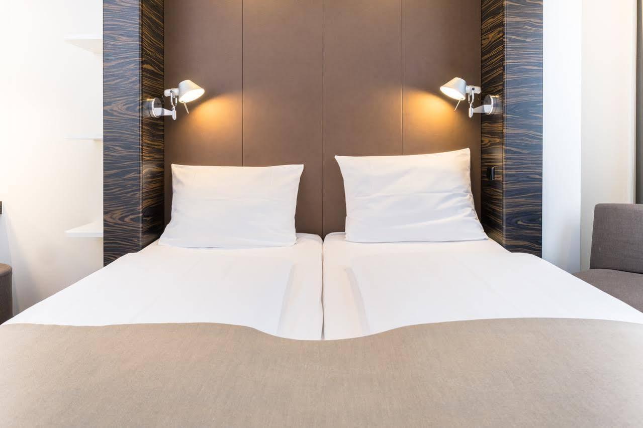 B&B Hotel Muenchen-Путцбрун Екстериор снимка