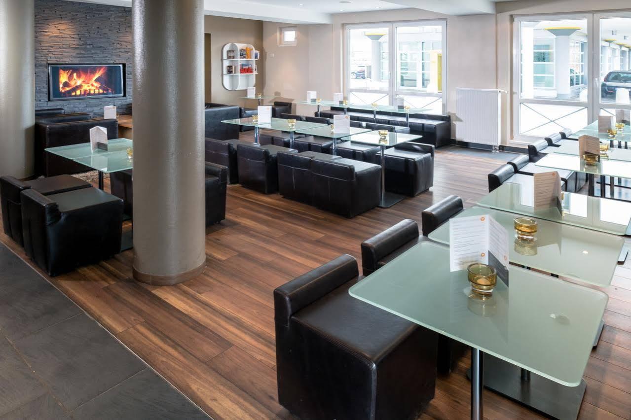B&B Hotel Muenchen-Путцбрун Екстериор снимка