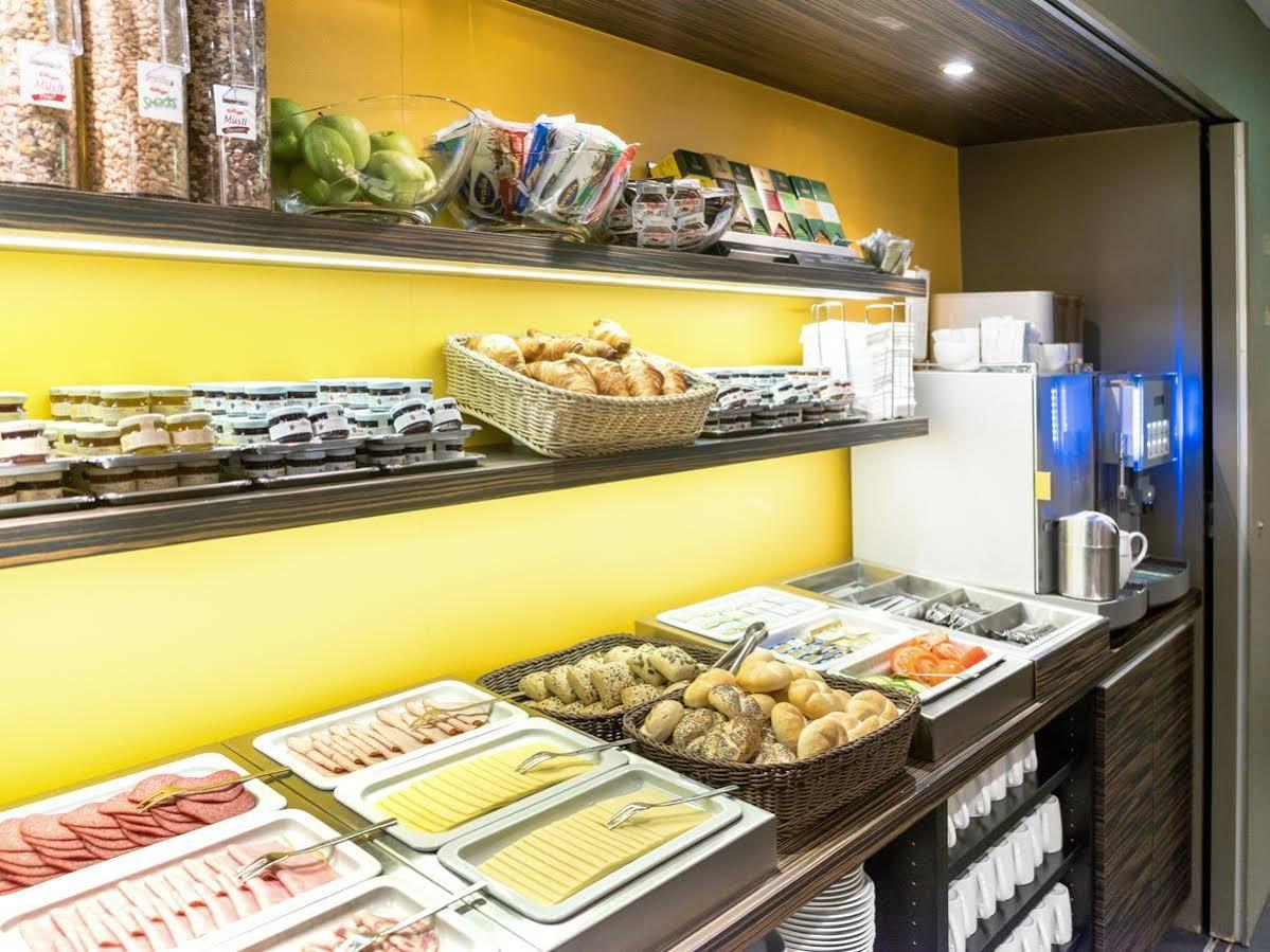 B&B Hotel Muenchen-Путцбрун Екстериор снимка