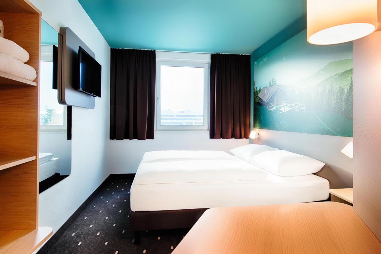 B&B Hotel Muenchen-Путцбрун Екстериор снимка