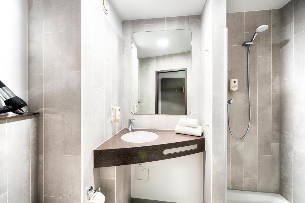 B&B Hotel Muenchen-Путцбрун Екстериор снимка