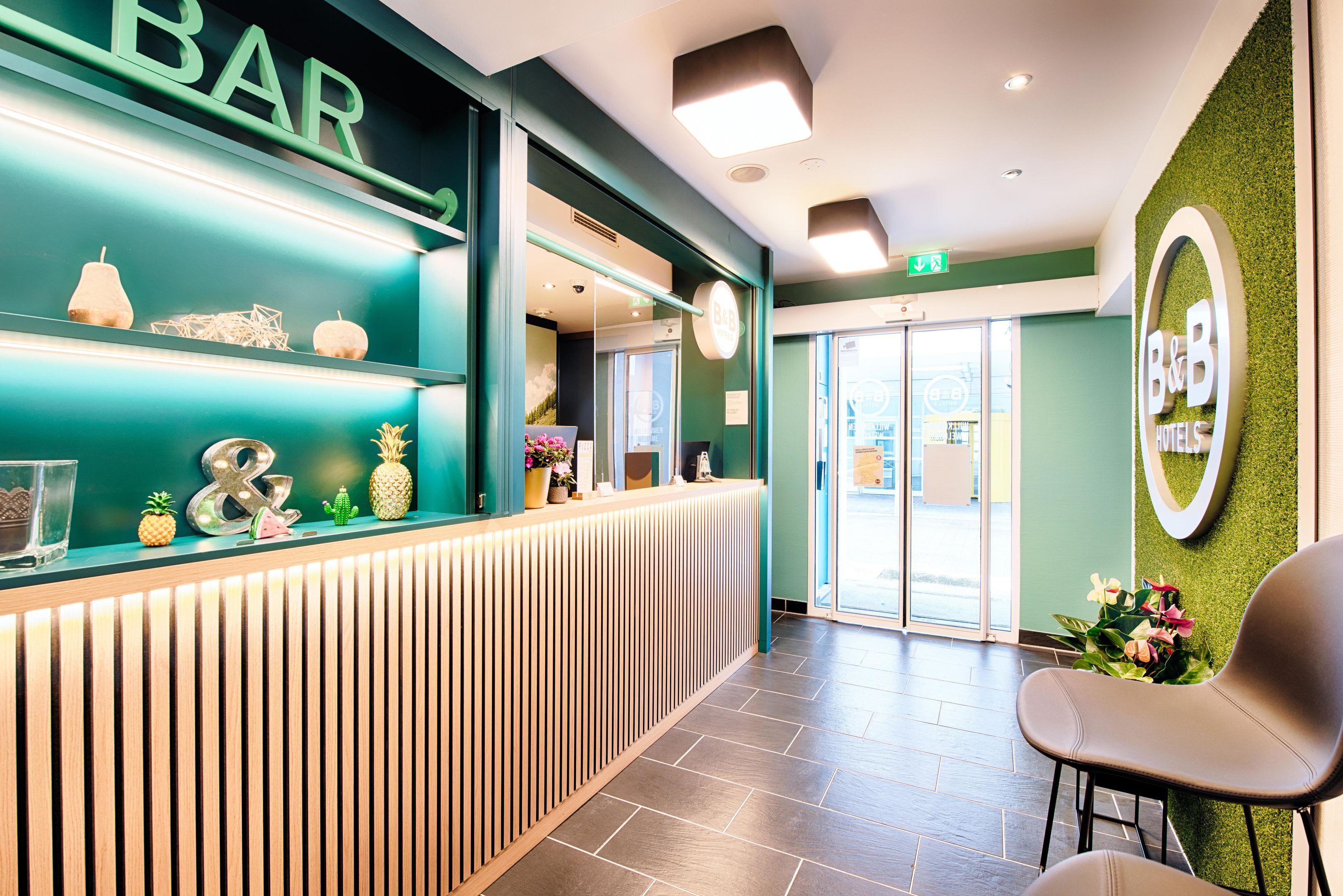 B&B Hotel Muenchen-Путцбрун Екстериор снимка