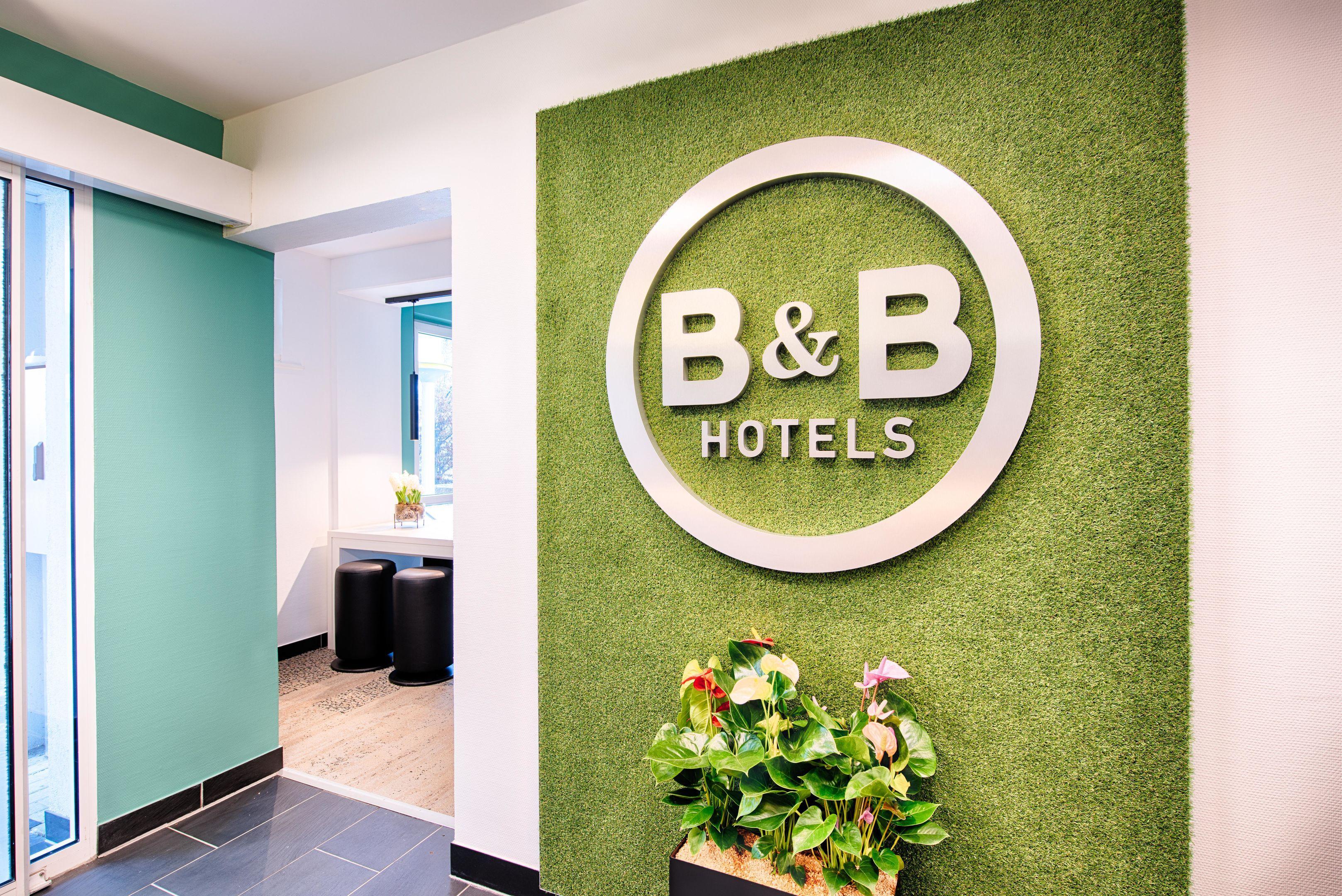 B&B Hotel Muenchen-Путцбрун Екстериор снимка