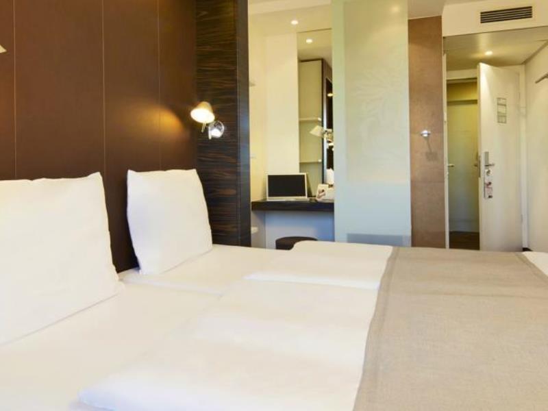 B&B Hotel Muenchen-Путцбрун Екстериор снимка