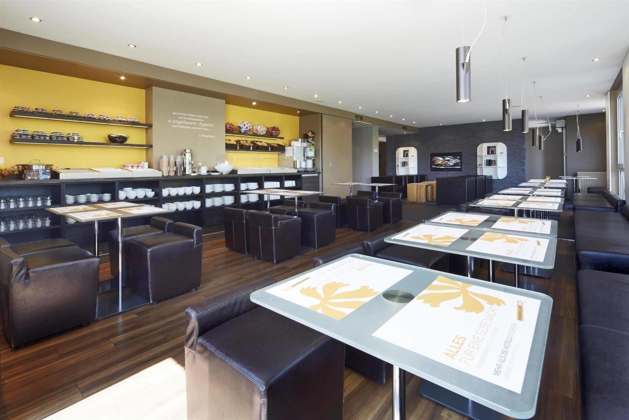 B&B Hotel Muenchen-Путцбрун Екстериор снимка