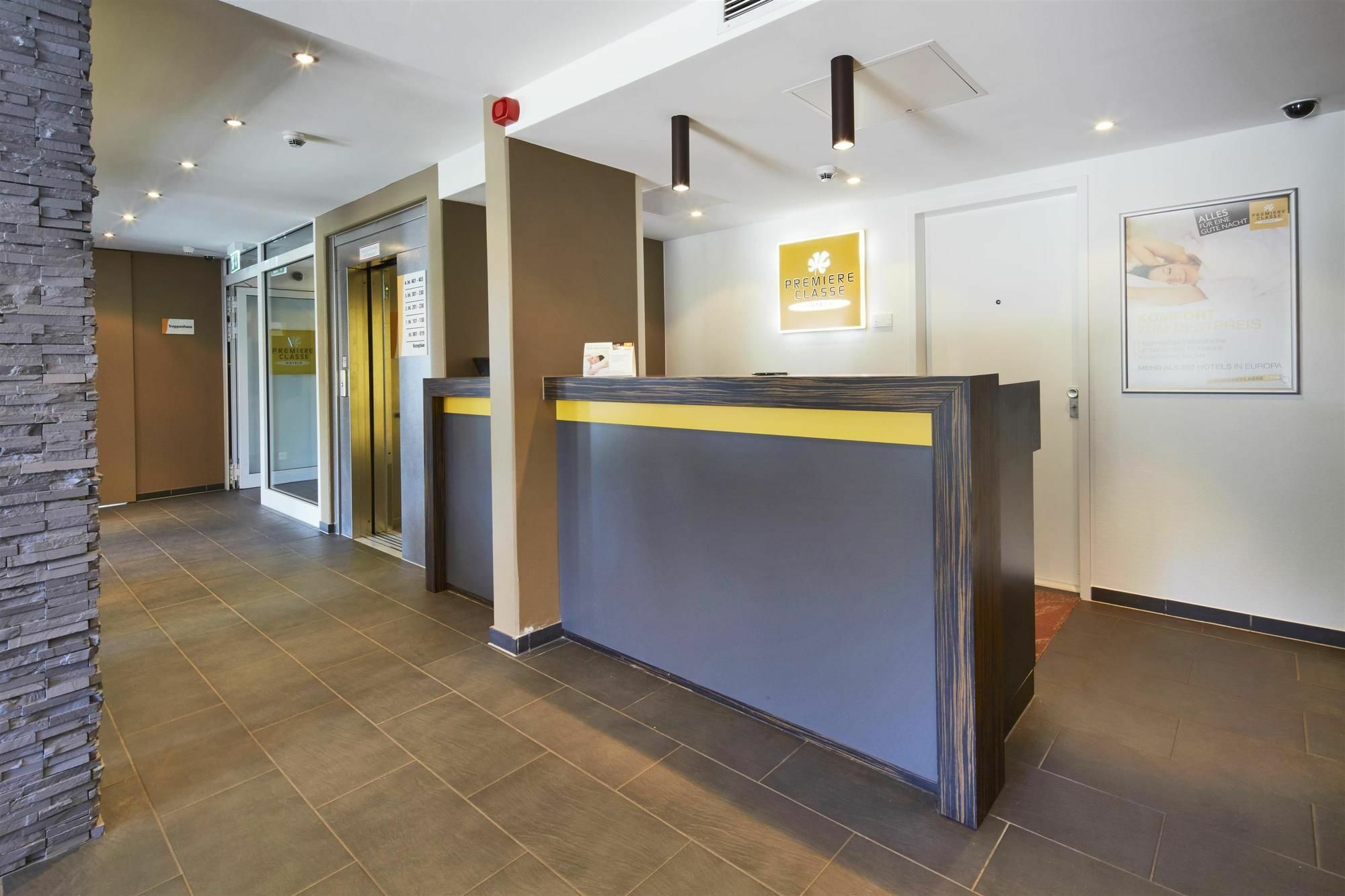 B&B Hotel Muenchen-Путцбрун Екстериор снимка