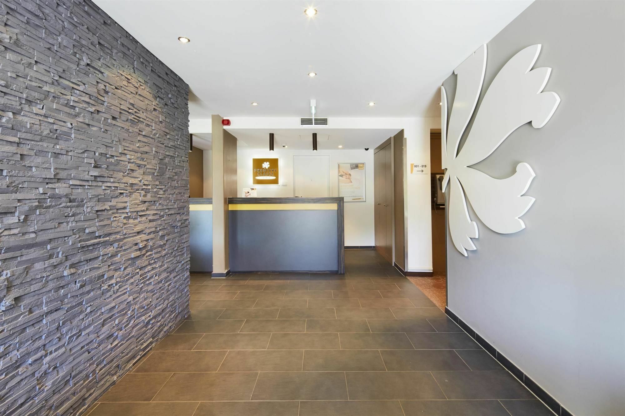 B&B Hotel Muenchen-Путцбрун Екстериор снимка